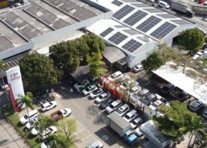 Primeros paneles solares en un concesionario en Antioquia